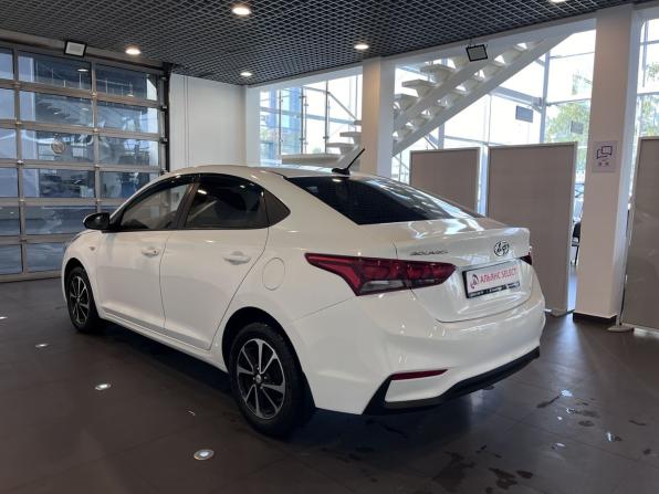 Hyundai Solaris II с пробегом 2017 года, цена 1 100 000 рублей, 196926 км, седан, Автокод Объявления