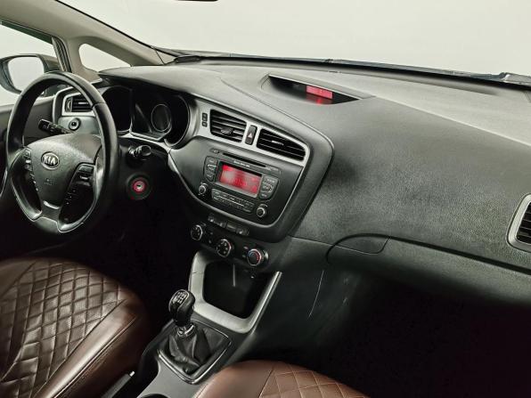 Kia Ceed II с пробегом 2015 года, цена 949 000 рублей, 165618 км, хэтчбек, Автокод Объявления