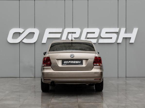 Volkswagen Polo V Рестайлинг с пробегом 2015 года, цена 950 000 рублей, 143422 км, седан, Автокод Объявления