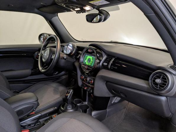 Mini Hatch III (F55/F56) Рестайлинг с пробегом 2021 года, цена 2 990 000 рублей, 11190 км, хэтчбек, Автокод Объявления