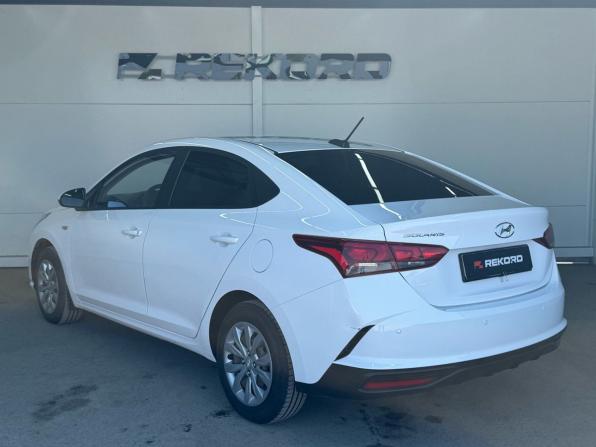 Hyundai Solaris II Рестайлинг с пробегом 2022 года, цена 1 679 000 рублей, 109620 км, седан, Автокод Объявления