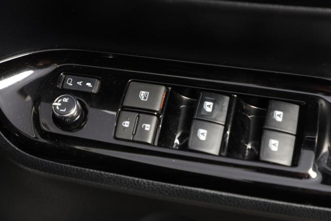 Toyota Noah III (R80) с пробегом 2019 года, цена 3 099 000 рублей, 91000 км, минивэн, Автокод Объявления