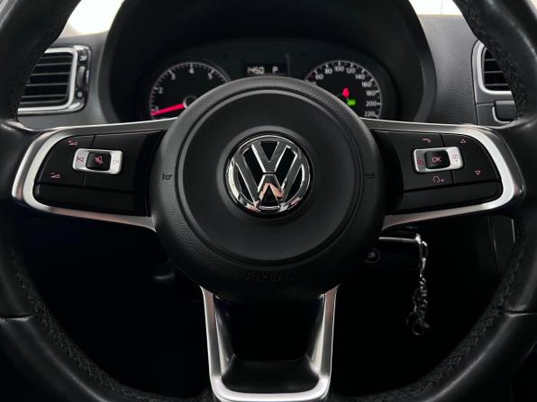 Volkswagen Polo V Рестайлинг с пробегом 2019 года, цена 1 630 000 рублей, 57888 км, седан, Автокод Объявления