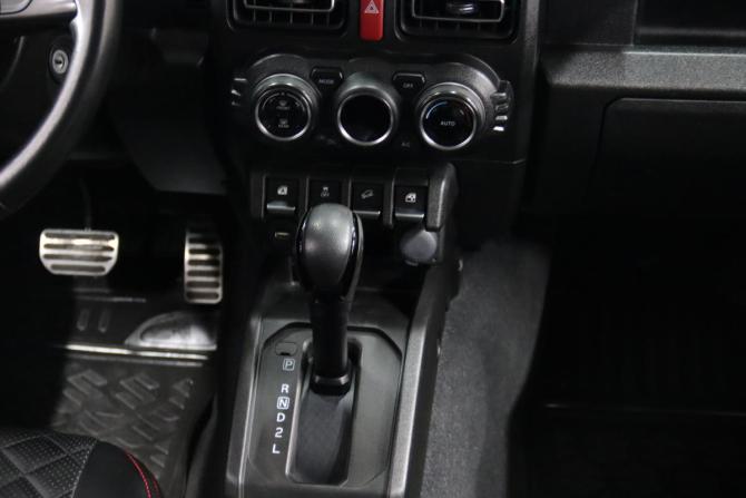 Suzuki Jimny IV с пробегом 2021 года, цена 2 395 170 рублей, 57371 км, внедорожник, Автокод Объявления