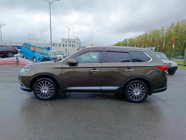 Mitsubishi Outlander III Рестайлинг 2 с пробегом 2016 года, цена 1 699 995 рублей, 235333 км, внедорожник, Автокод Объявления