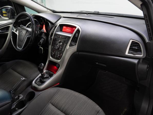 Opel Astra J с пробегом 2011 года, цена 650 000 рублей, 220621 км, хэтчбек, Автокод Объявления
