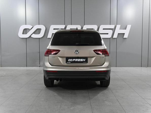Volkswagen Tiguan II с пробегом 2018 года, цена 2 499 000 рублей, 113543 км, внедорожник, Автокод Объявления