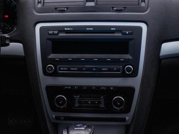 Skoda Octavia II (A5) Рестайлинг с пробегом 2009 года, цена 684 000 рублей, 292723 км, лифтбек, Автокод Объявления