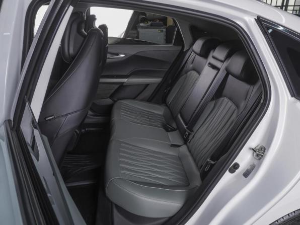 Changan Lamore с пробегом 2024 года, цена 2 070 000 рублей, 28926 км, седан, Автокод Объявления