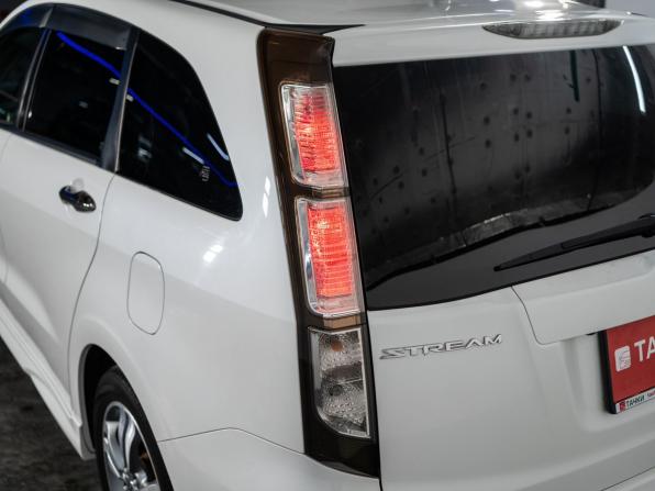 Honda Stream II Рестайлинг с пробегом 2013 года, цена 1 300 000 рублей, 94025 км, компактвэн, Автокод Объявления