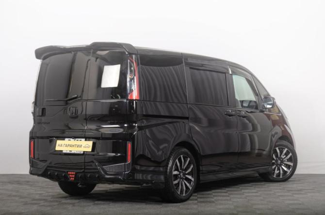 Honda Stepwgn V с пробегом 2016 года, цена 1 999 000 рублей, 108000 км, минивэн, Автокод Объявления