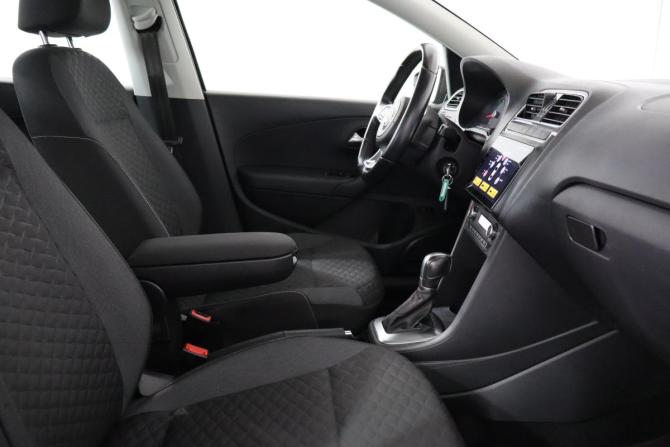 Volkswagen Polo V Рестайлинг с пробегом 2018 года, цена 1 349 000 рублей, 86700 км, седан, Автокод Объявления