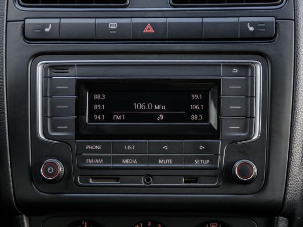 Volkswagen Polo V Рестайлинг с пробегом 2018 года, цена 1 348 000 рублей, 98379 км, седан, Автокод Объявления