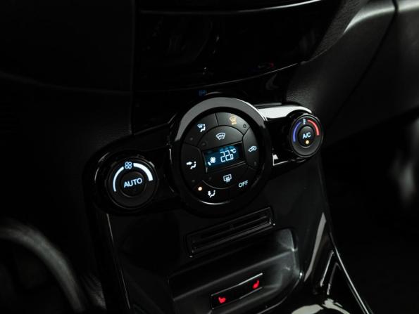 Ford Fiesta Mk6 Рестайлинг с пробегом 2015 года, цена 909 700 рублей, 144578 км, хэтчбек, Автокод Объявления