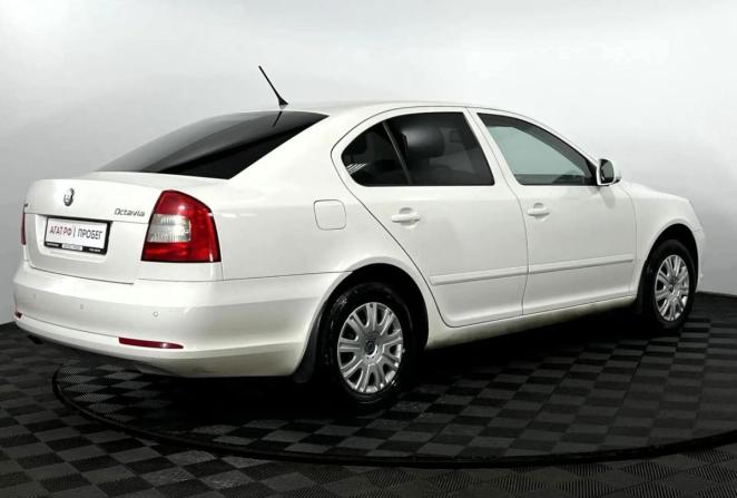 Skoda Octavia II (A5) Рестайлинг с пробегом 2013 года, цена 850 000 рублей, 212590 км, лифтбек, Автокод Объявления
