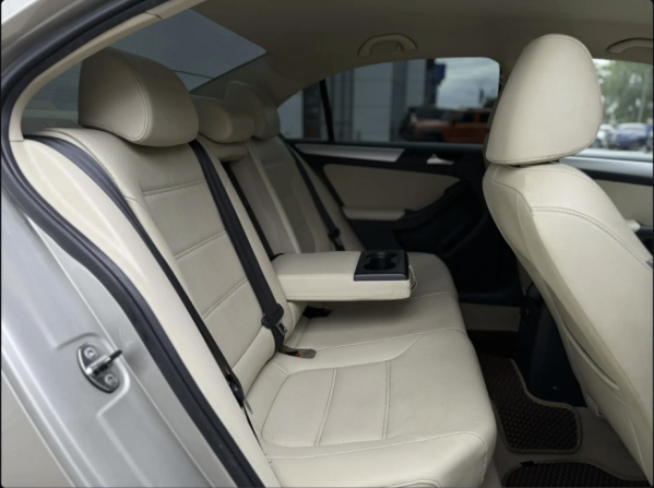 Volkswagen Jetta VI с пробегом 2013 года, цена 990 000 рублей, 298715 км, седан, Автокод Объявления