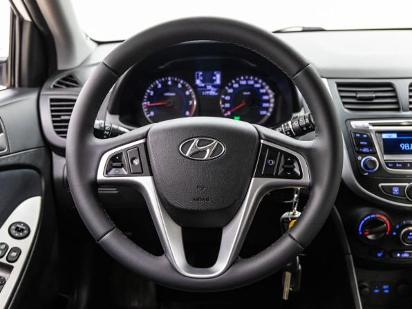 Hyundai Solaris I Рестайлинг с пробегом 2016 года, цена 898 000 рублей, 117708 км, хэтчбек, Автокод Объявления