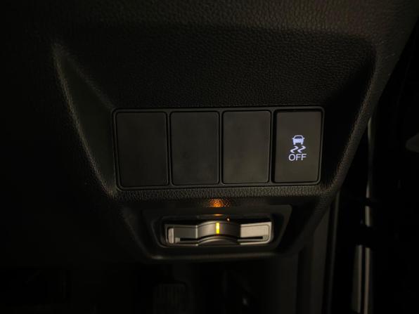 Honda Stepwgn V с пробегом 2015 года, цена 2 040 000 рублей, 100063 км, минивэн, Автокод Объявления
