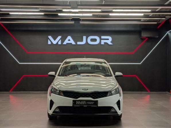 Kia Rio IV Рестайлинг с пробегом 2021 года, цена 1 390 000 рублей, 97751 км, седан, Автокод Объявления