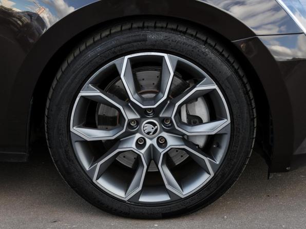 Skoda Superb III с пробегом 2016 года, цена 2 398 000 рублей, 219105 км, универсал, Автокод Объявления