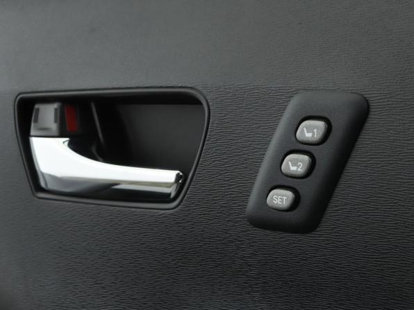 Toyota Venza I Рестайлинг с пробегом 2014 года, цена 2 189 000 рублей, 183967 км, внедорожник, Автокод Объявления