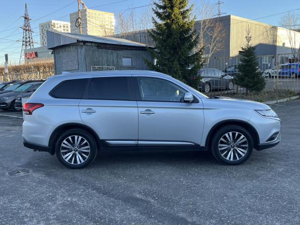Mitsubishi Outlander III Рестайлинг 3 с пробегом 2021 года, цена 2 849 000 рублей, 88000 км, внедорожник, Автокод Объявления