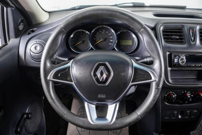Renault Logan II Рестайлинг с пробегом 2019 года, цена 599 000 рублей, 235000 км, седан, Автокод Объявления