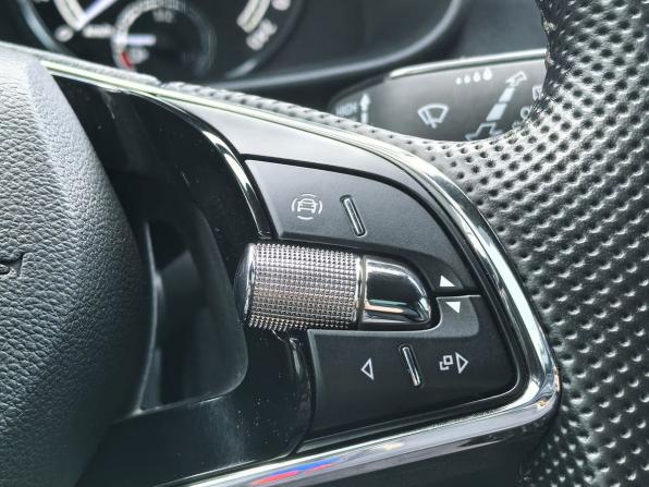 Skoda Rapid II с пробегом 2022 года, цена 1 699 000 рублей, 75894 км, лифтбек, Автокод Объявления