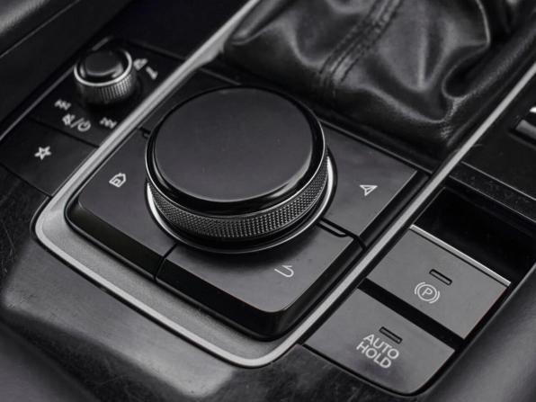 Mazda 3 IV (BP) с пробегом 2020 года, цена 1 730 000 рублей, 99648 км, хэтчбек, Автокод Объявления