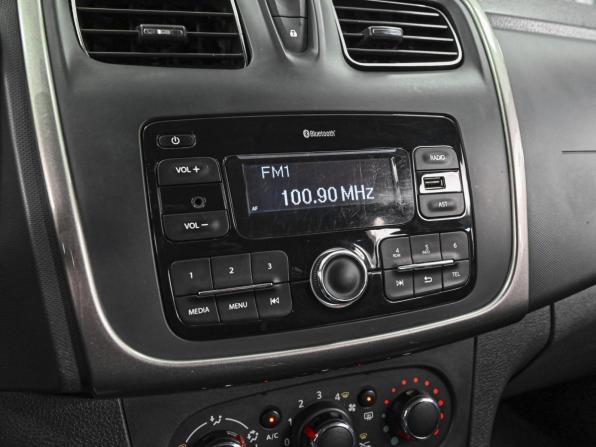 Renault Logan II Рестайлинг с пробегом 2021 года, цена 980 000 рублей, 91509 км, седан, Автокод Объявления