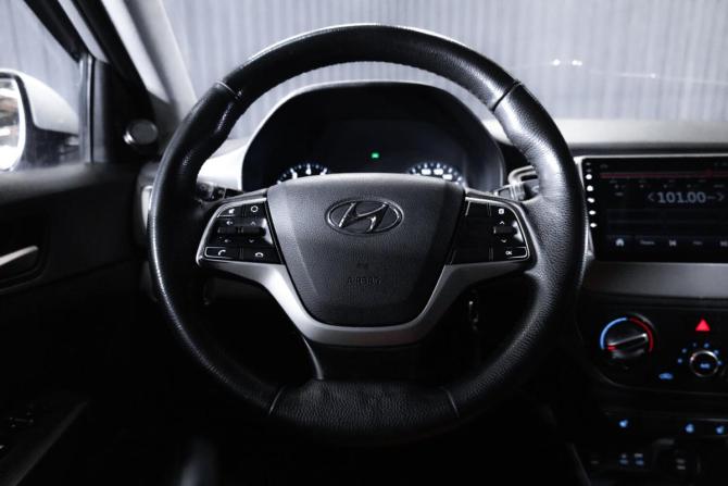 Hyundai Solaris II с пробегом 2017 года, цена 799 000 рублей, 314147 км, седан, Автокод Объявления