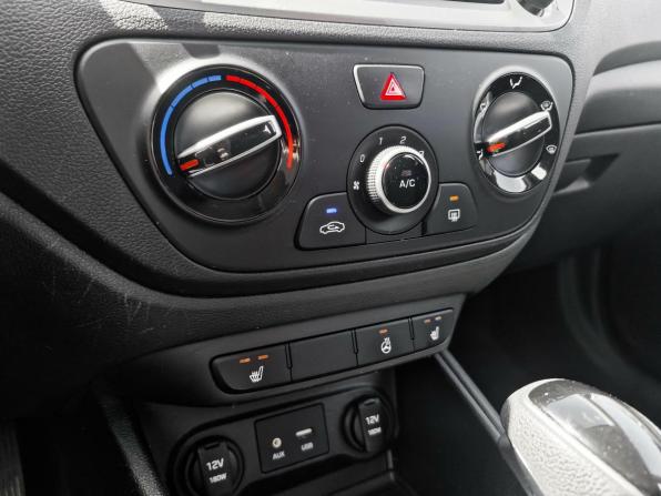 Hyundai Solaris II с пробегом 2017 года, цена 1 345 000 рублей, 122511 км, седан, Автокод Объявления