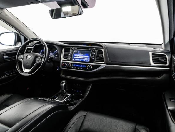 Toyota Highlander III (XU50) Рестайлинг с пробегом 2018 года, цена 3 999 000 рублей, 52105 км, внедорожник, Автокод Объявления