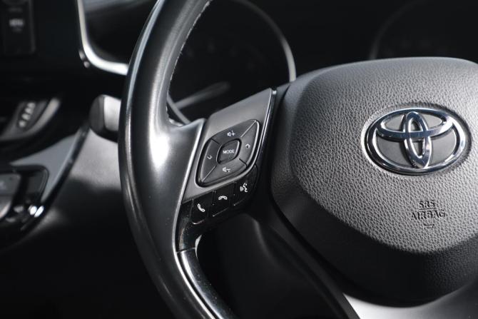 Toyota C-HR I с пробегом 2018 года, цена 1 899 000 рублей, 49100 км, внедорожник, Автокод Объявления