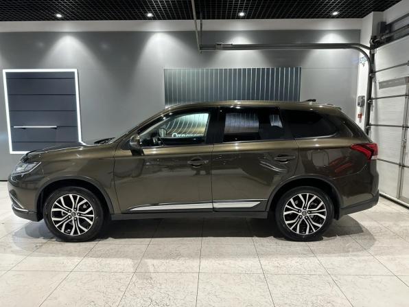 Mitsubishi Outlander III Рестайлинг 2 с пробегом 2018 года, цена 1 685 000 рублей, 162000 км, внедорожник, Автокод Объявления