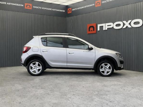 Renault Sandero II с пробегом 2015 года, цена 947 000 рублей, 46534 км, хэтчбек, Автокод Объявления