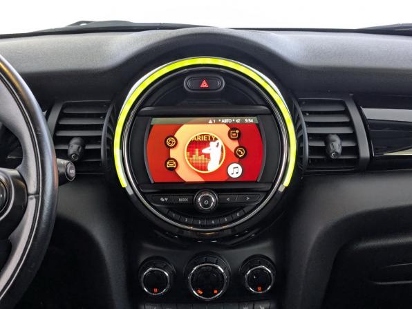 Mini Hatch III (F55/F56) Рестайлинг с пробегом 2021 года, цена 2 350 000 рублей, 54969 км, хэтчбек, Автокод Объявления