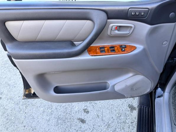 Toyota Land Cruiser 100 Series Рестайлинг 2 с пробегом 2006 года, цена 2 300 000 рублей, 383911 км, внедорожник, Автокод Объявления