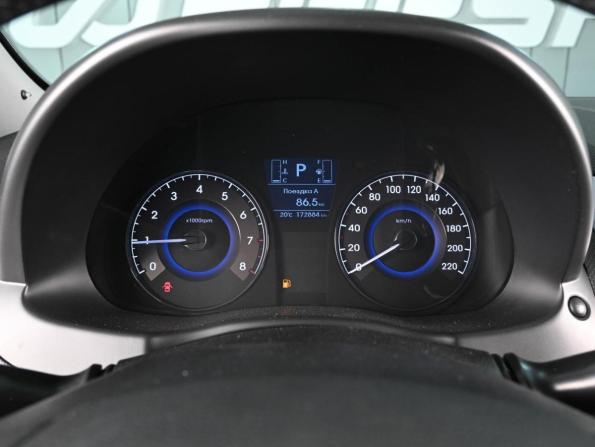 Hyundai Solaris I Рестайлинг с пробегом 2016 года, цена 1 019 000 рублей, 172884 км, седан, Автокод Объявления