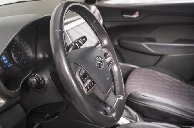 Hyundai Solaris II с пробегом 2018 года, цена 1 349 000 рублей, 101500 км, седан, Автокод Объявления