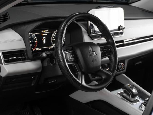 Mitsubishi Outlander IV с пробегом 2022 года, цена 4 812 000 рублей, 52528 км, внедорожник, Автокод Объявления