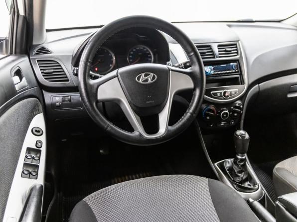 Hyundai Solaris I с пробегом 2013 года, цена 587 000 рублей, 279954 км, седан, Автокод Объявления