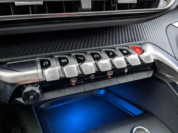 Peugeot 5008 II Рестайлинг с пробегом 2021 года, цена 2 995 000 рублей, 15397 км, внедорожник, Автокод Объявления