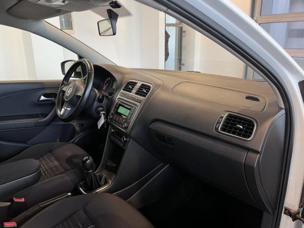 Volkswagen Polo V с пробегом 2015 года, цена 792 000 рублей, 196630 км, седан, Автокод Объявления