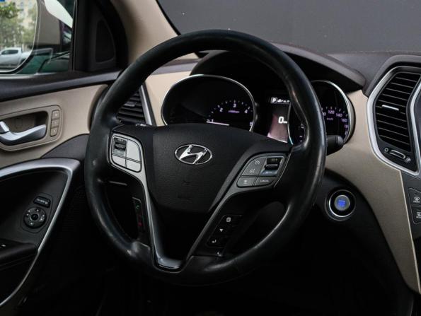 Hyundai Santa Fe III Рестайлинг с пробегом 2016 года, цена 2 119 000 рублей, 247421 км, внедорожник, Автокод Объявления