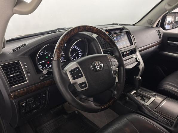 Toyota Land Cruiser 200 Series Рестайлинг 1 с пробегом 2015 года, цена 3 179 000 рублей, 261211 км, внедорожник, Автокод Объявления