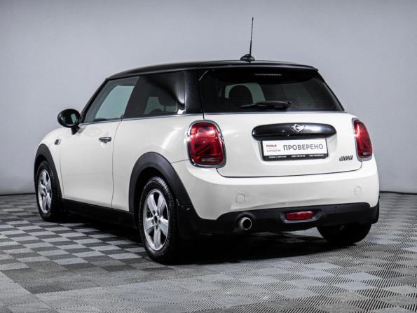 Mini Hatch III (F55/F56) с пробегом 2018 года, цена 1 640 000 рублей, 112752 км, хэтчбек, Автокод Объявления