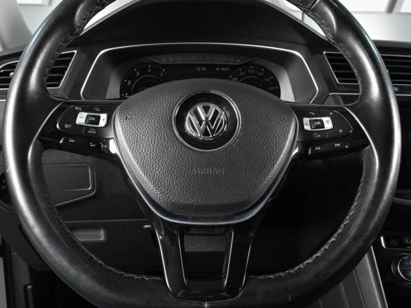 Volkswagen Tiguan II с пробегом 2018 года, цена 2 599 000 рублей, 109651 км, внедорожник, Автокод Объявления