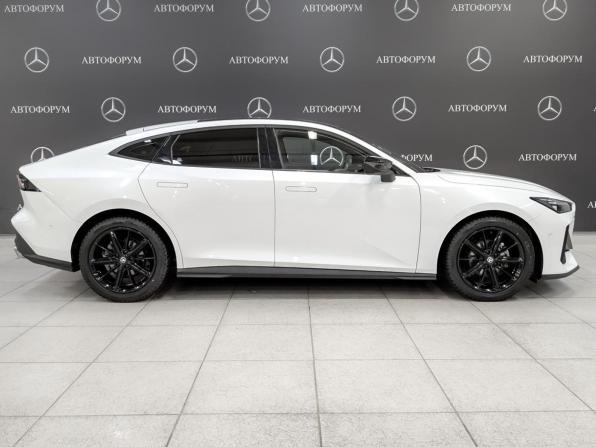 Changan UNI-V I с пробегом 2023 года, цена 2 050 000 рублей, 49510 км, лифтбек, Автокод Объявления