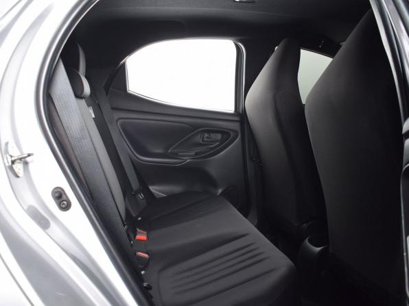 Toyota Yaris IV с пробегом 2021 года, цена 1 049 995 рублей, 129498 км, хэтчбек, Автокод Объявления